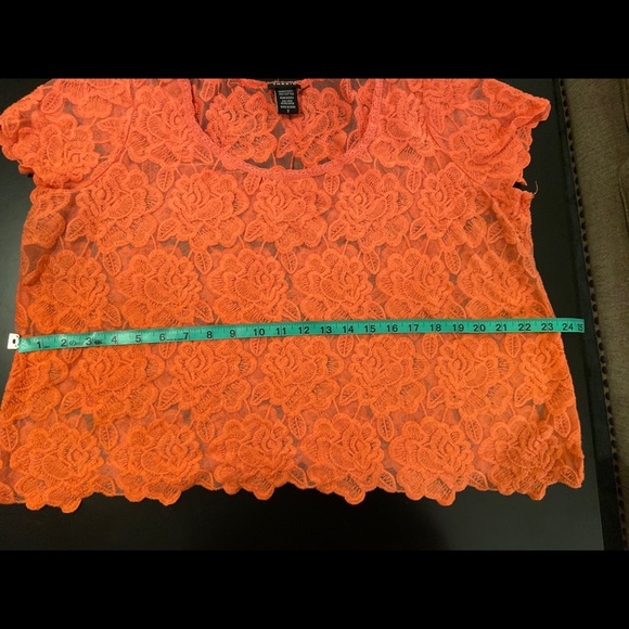 Plus size crop top - Picture 6 of 7